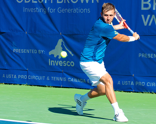 Daniel Evans looked like a different player in the second set — and not just because he changed his shirt. Photo by Jason Kurylo for Pucked in the Head.