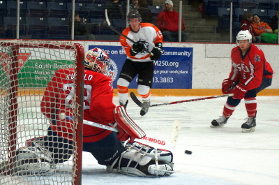 Evan Kurylo stopped 32 shots in a 6-4 SFU Clan win over the TRU Wolfpack, including this right pad save during the 2nd period. Photo by Jason Kurylo for Pucked in the Head.